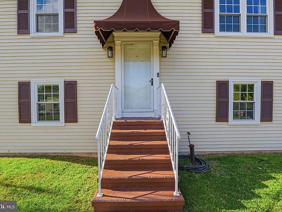 4th image of 2343 Heather Rd