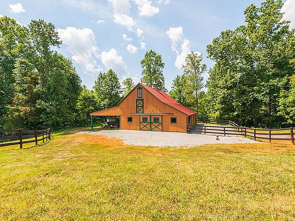 5-Stall Center-Aisle Barn 