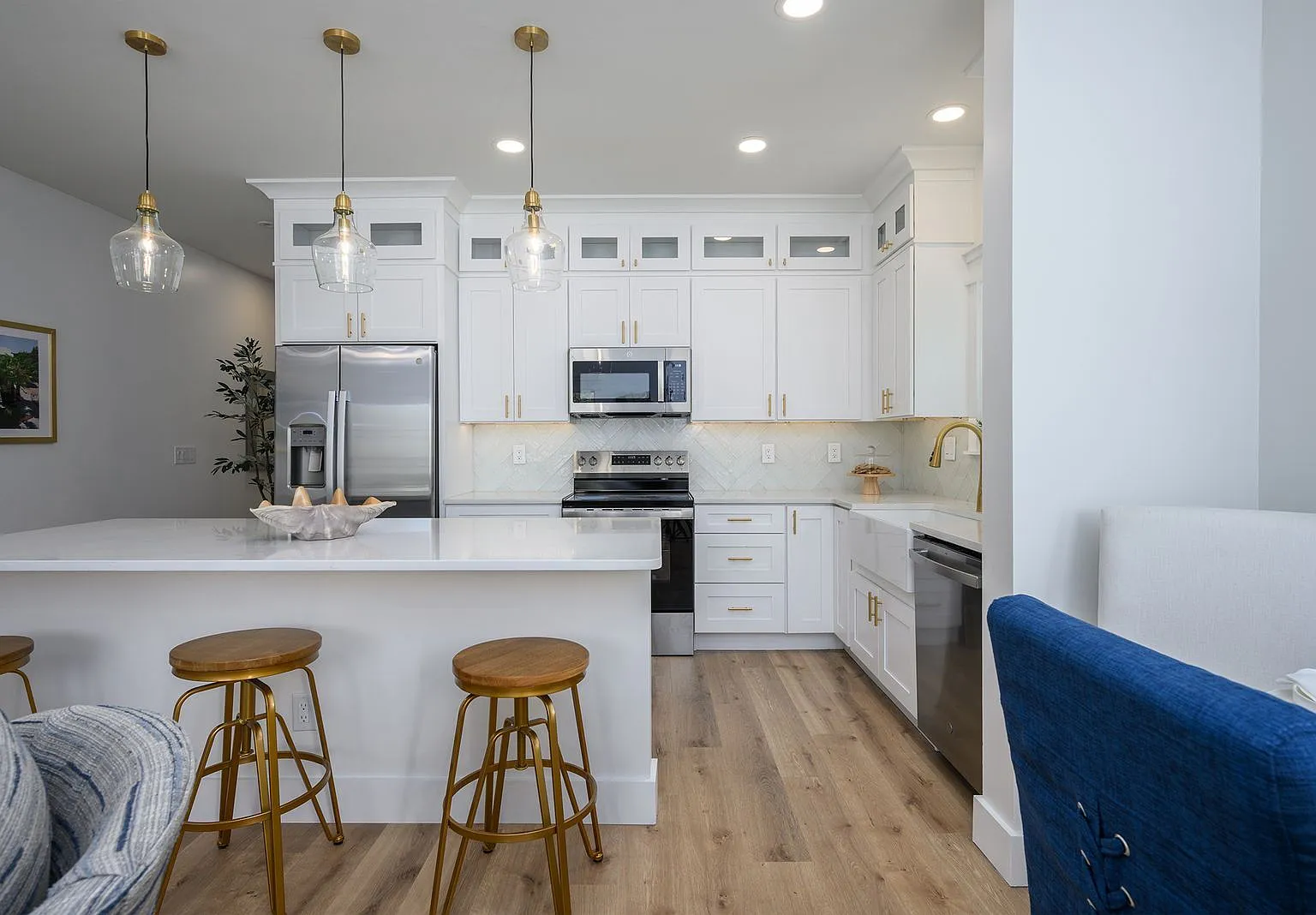 4 bed, 3.5 bath, 1885 sqft, $4,900 — Photo 3
