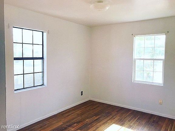 4th image of 2264 W Bridge St