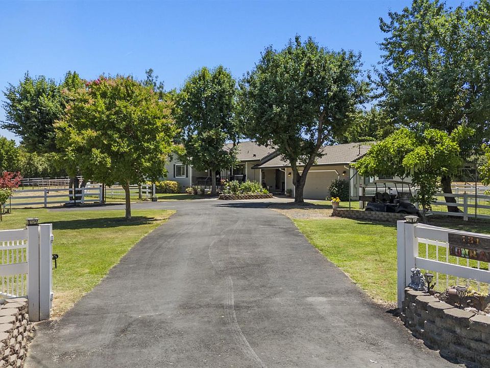 1st image of 131 Twin Ponds Ln