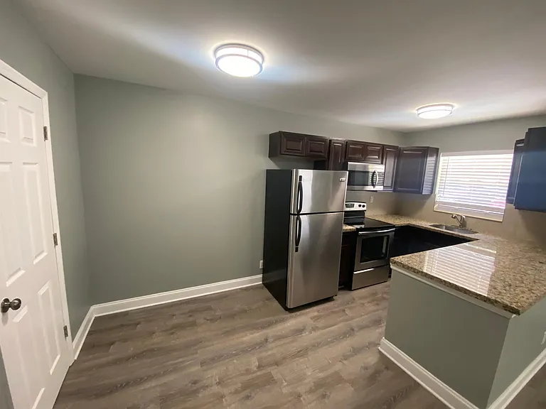 2640 NE 8th Ave #10 — Photo 2