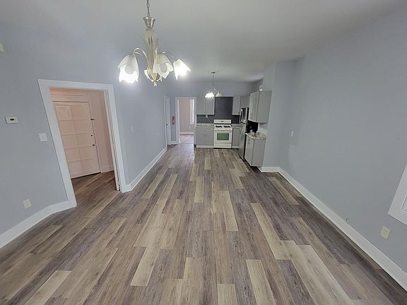 4th image of 230 Duncan Ave Floor 2