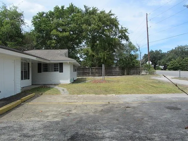 3 bed, 5.0 bath, 2271 sqft, $2,950 — Photo 4