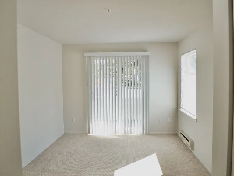 Bellevue Heights Apartments — Photo 23