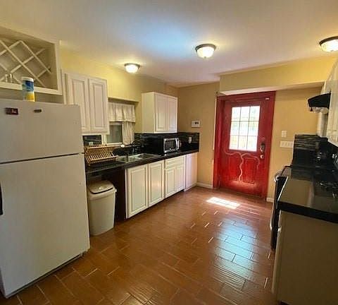 3rd image of 129 E Esperanza St