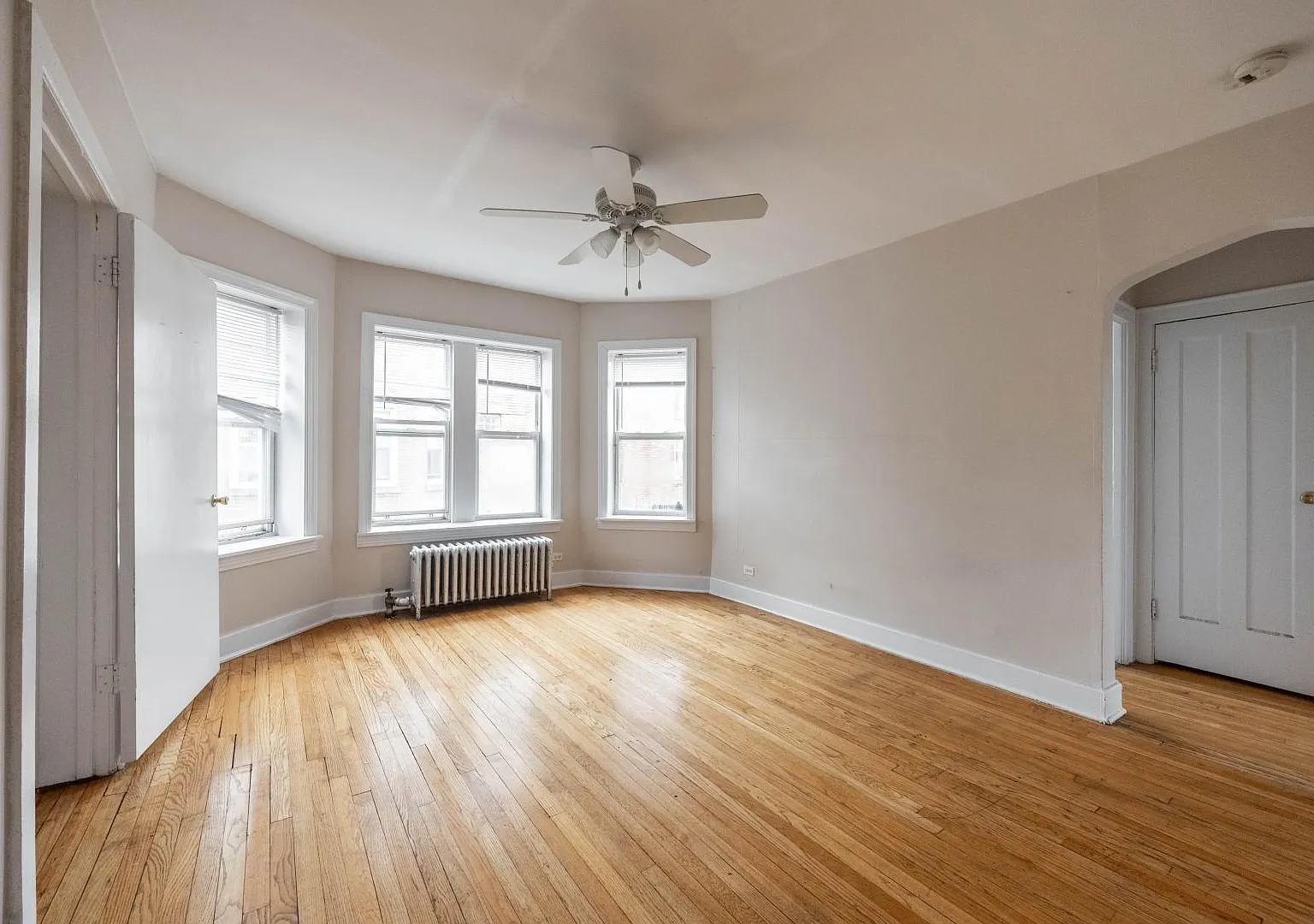 5030 N Springfield Ave — Photo 2