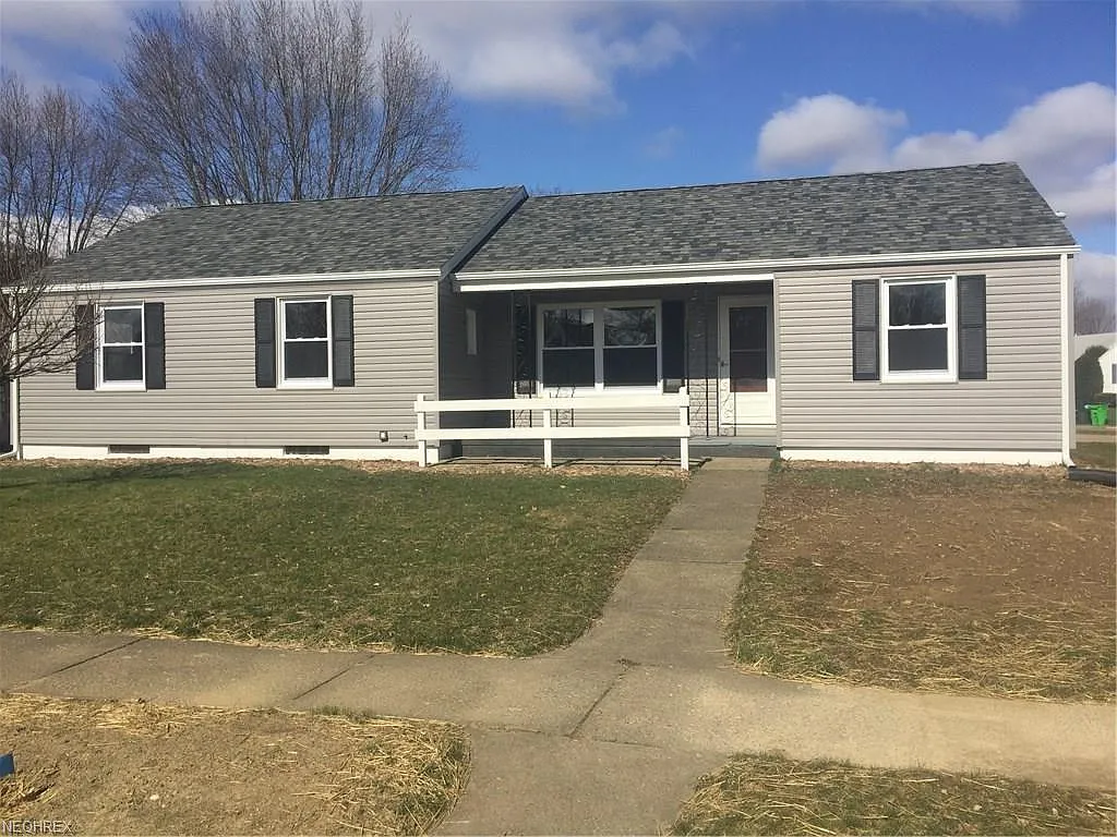 1421 Keuper Blvd NE photo 1