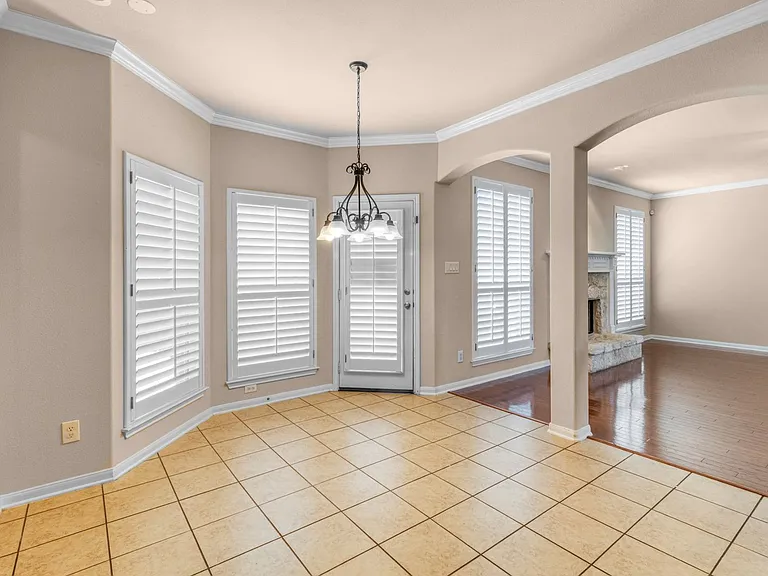 8707 Roswell Rdg — Photo 18