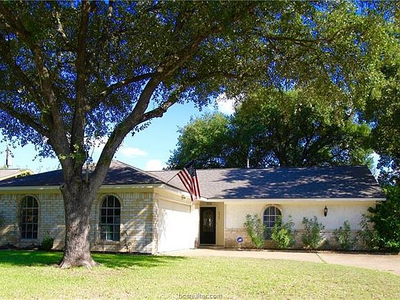 3rd image of 4005 Oak Bend Dr