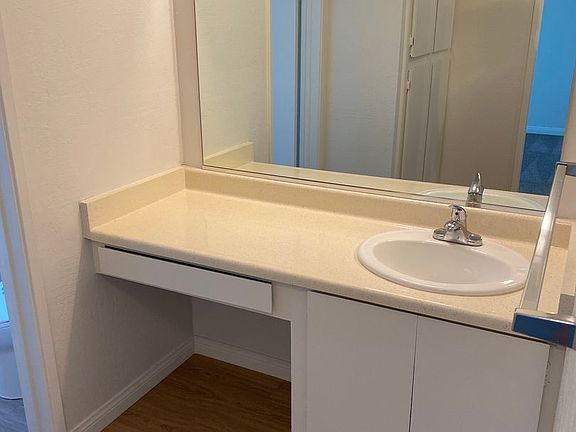 5th image of 415 15th St #11