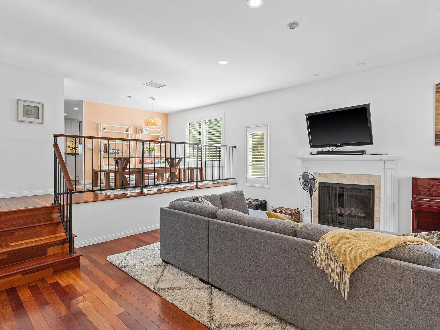 3 bed, 2.5 bath, 1900 sqft, $7,150 — Photo 3
