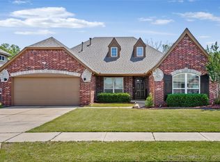 4611 N 36th Pl, Broken Arrow, OK 74014