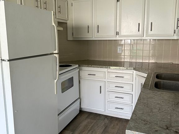 4th image of 2363 S White Oak Dr