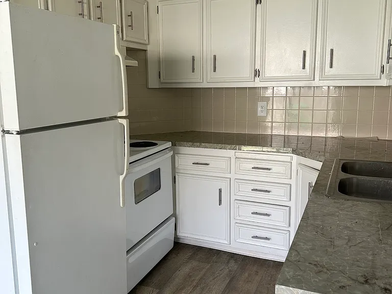 2363 S White Oak Dr — Photo 4