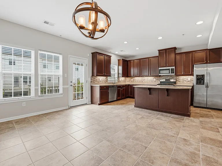 2305 Pointe View Dr — Photo 17