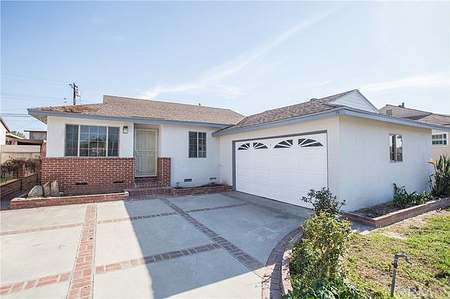 1st image of 634 Sandsprings Dr