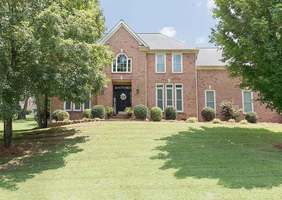 1st image of 819 Overhills Dr