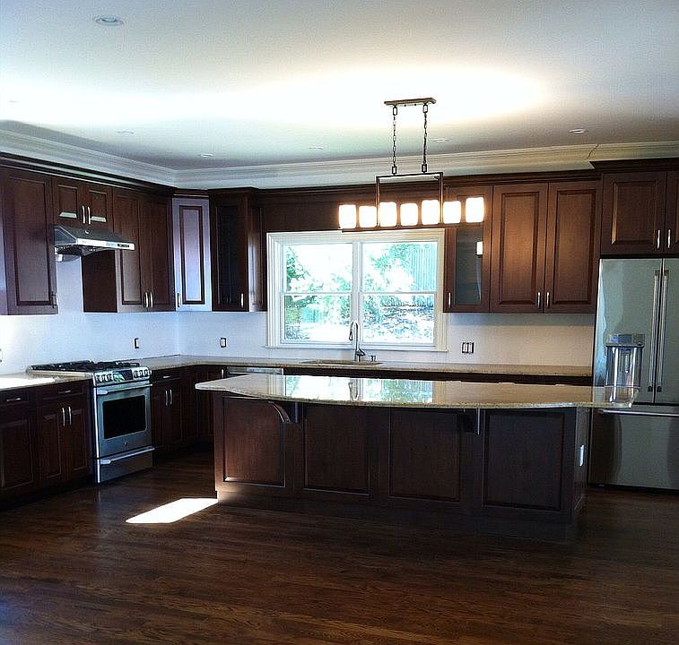 2nd image of 90 Willets Dr