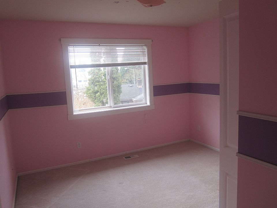 1st image of 1618 151st Pl SW