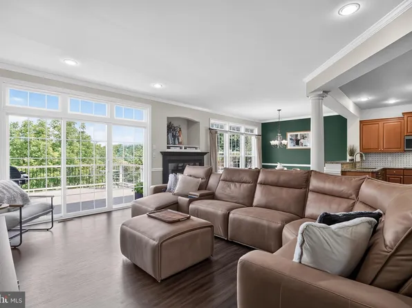 3104 Woods Edge Dr, Garnet Valley, PA 19060