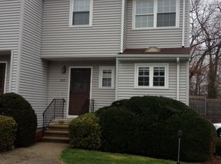 235 Red Oak Ln, Bridgeport, CT 06606