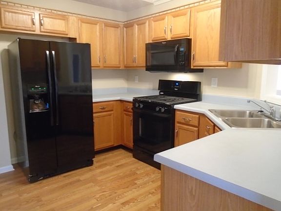 4th image of 182 Villa Ridge Ct