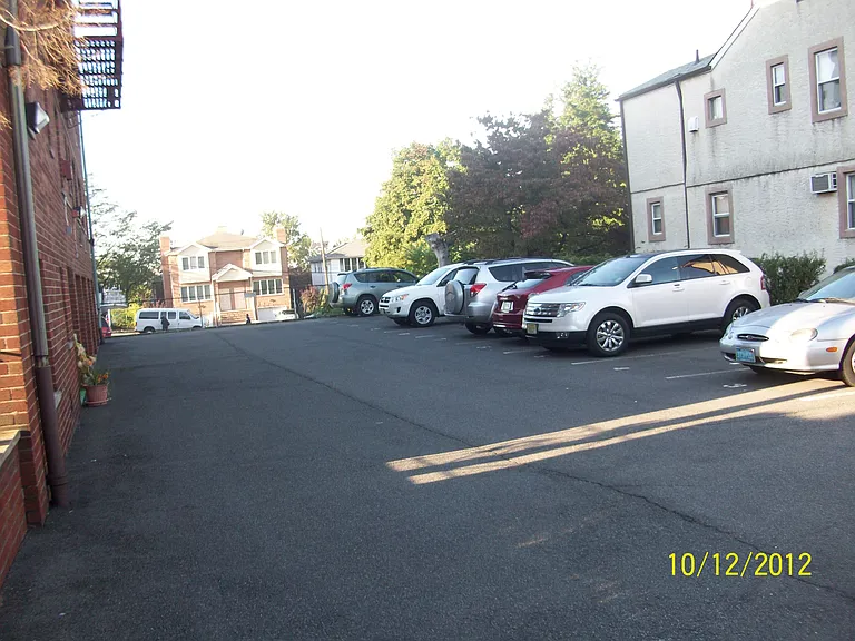 111 Broad Ave — Photo 4