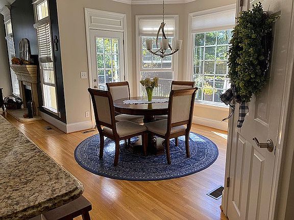 Dining room off kitchen