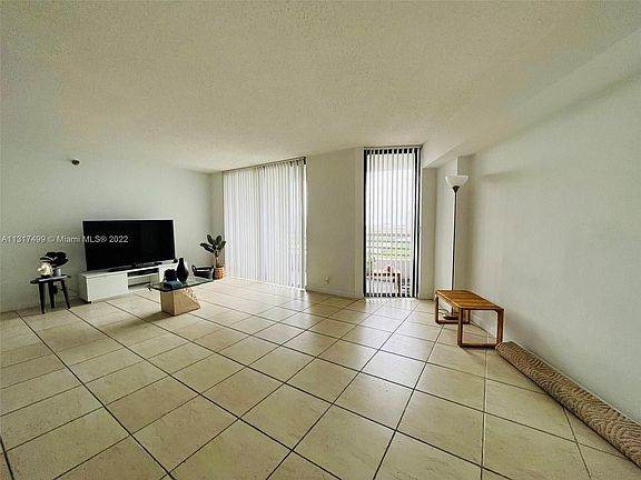 5th image of 3300 NE 191st St APT 1009