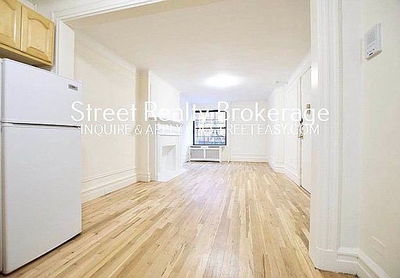 4th image of 111 W 74th St #B/f