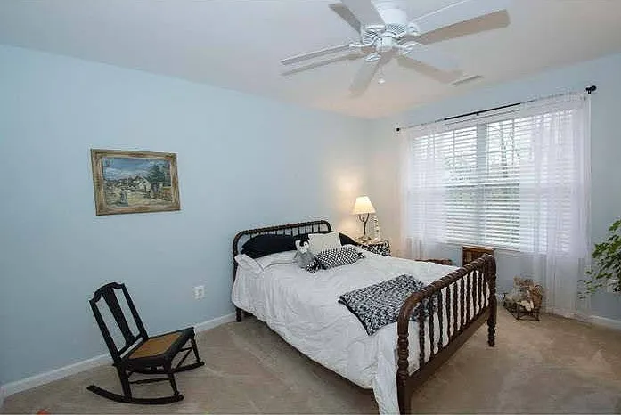 1204 Derry Ln — Photo 14