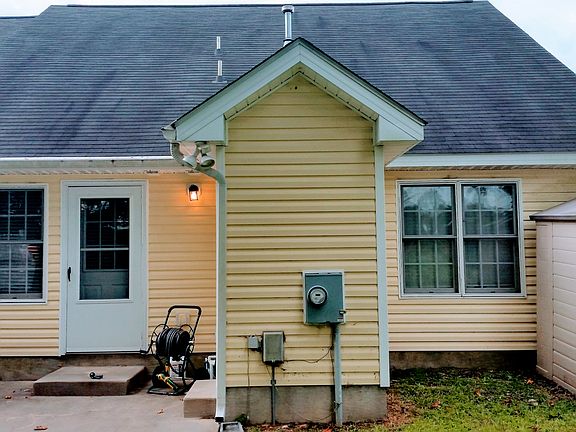 3rd image of 1376 Northridge Dr