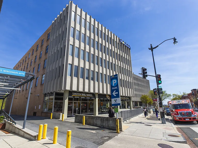 Einstein Bros. Bagels next to 2255 Wisconsin