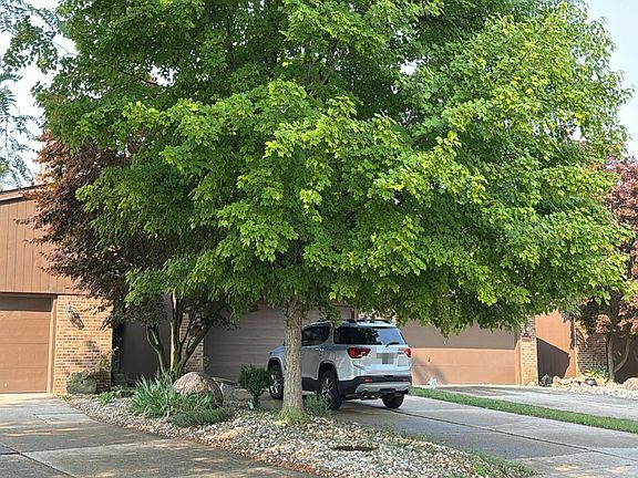 3rd image of 1450 Beaumont Cir