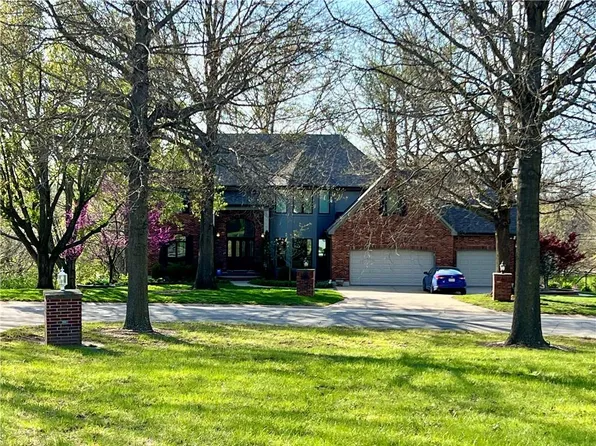 9510 SE Keystone Dr, Lees Summit, MO 64086