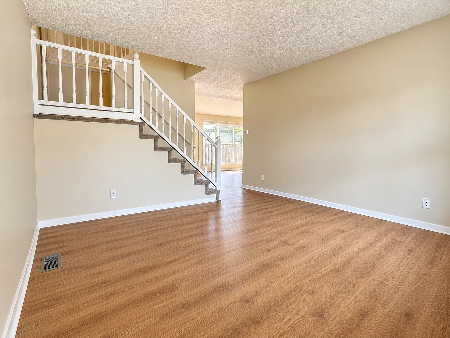 12667 Green Circle — Photo 2