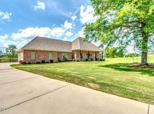 170 Winchester Dr, Flora, MS 39071