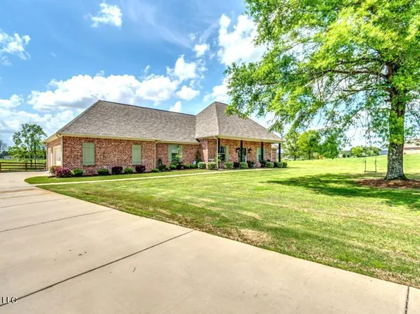170 Winchester Dr, Flora, MS 39071