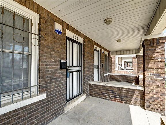 2nd image of 806-808 E Whittier St