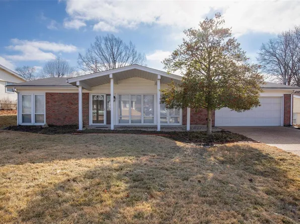 4810 Holmeswood Ct, Saint Louis, MO 63128