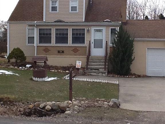 2nd image of 18 Columbine Ave