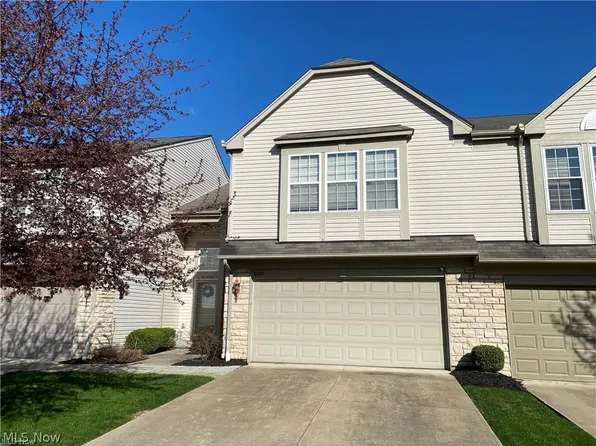 8601 Dunham Dr, Olmsted Falls, OH 44138