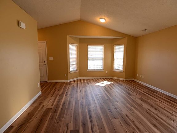 5th image of 112 Bremerton Dr SW