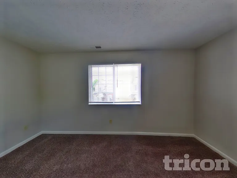 569 Stobus Dr — Photo 14