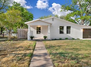 1607 14th St, Hondo, TX 78861