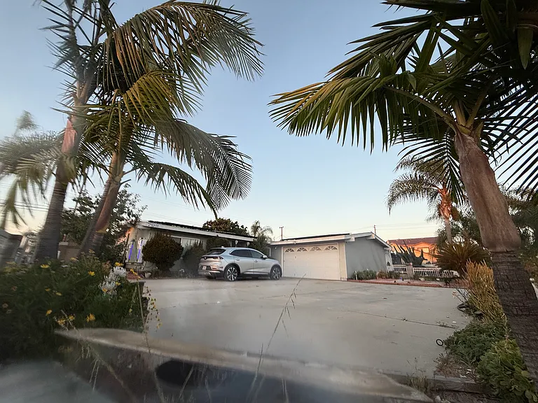 7911 Orangewood Ave — Photo 10