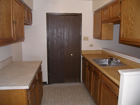 4th image of 1852 Hancock St