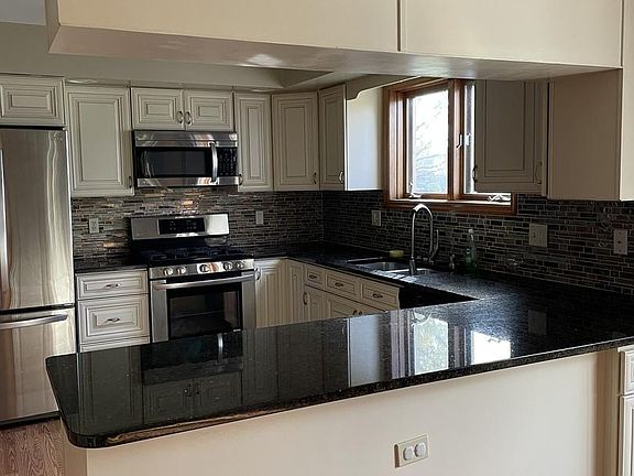 4th image of 2813 Woodhaven Dr