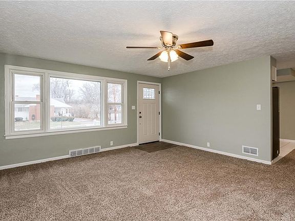 5th image of 374 E Whittier Ave